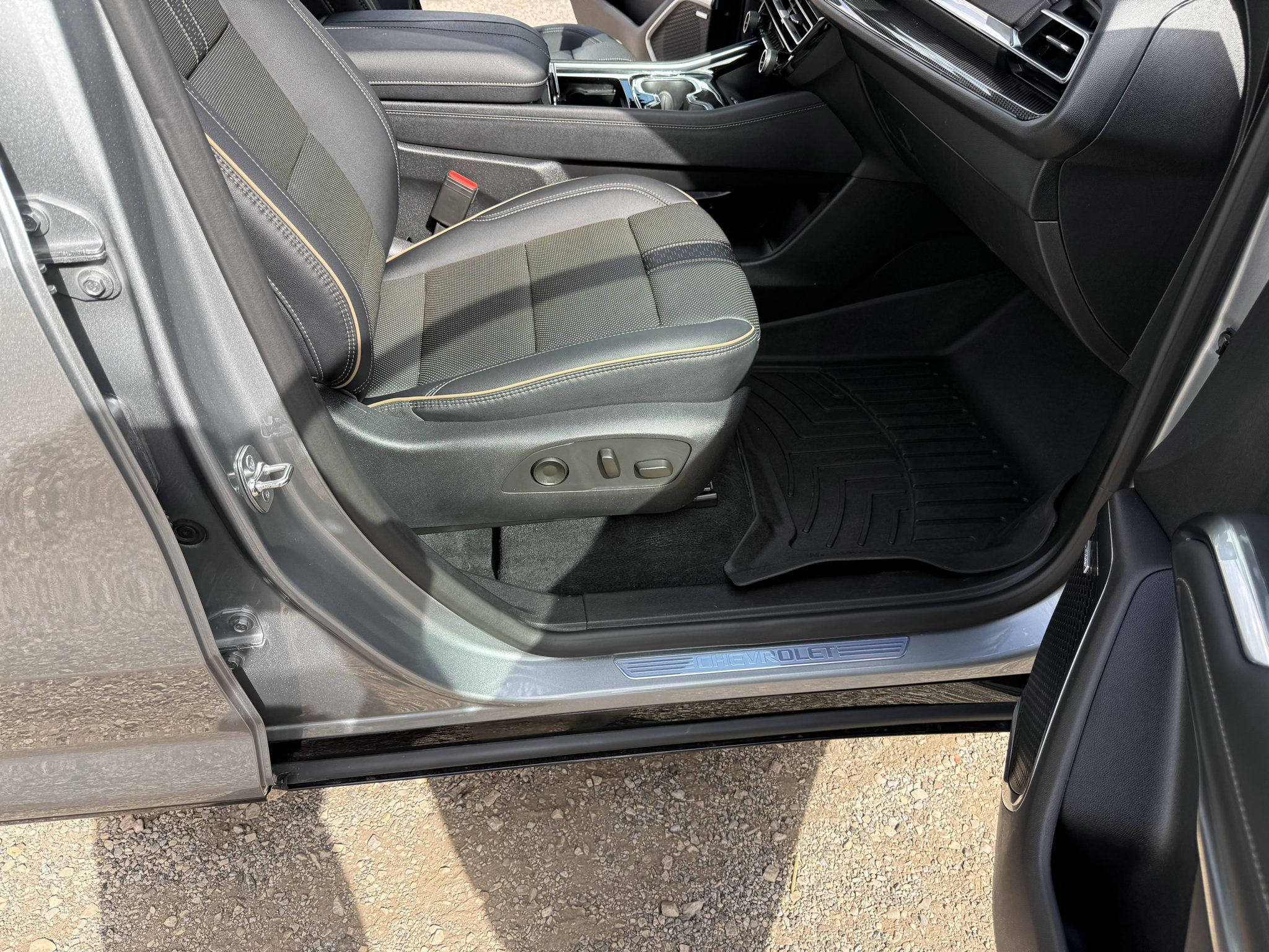 Used 2025 Chevrolet Traverse High Country AWD/4WD image 40