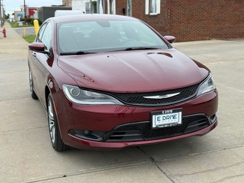 Used 2016 Chrysler 200 S w/ Navigation & Sound Group I FWD image 3