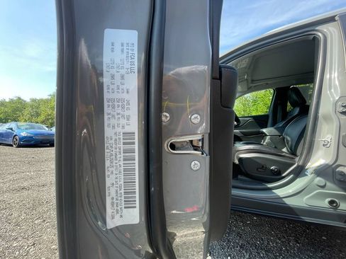Used 2020 Jeep Cherokee Latitude Plus w/ Cold Weather Group AWD/4WD image 33