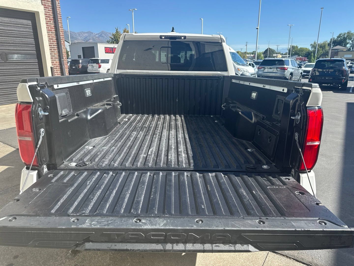 Used 2025 Toyota Tacoma TRD Off-Road w/ TRD Off Road Upgrade Package AWD/4WD image 14