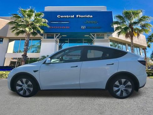 Used 2022 Tesla Model Y Long Range image 8