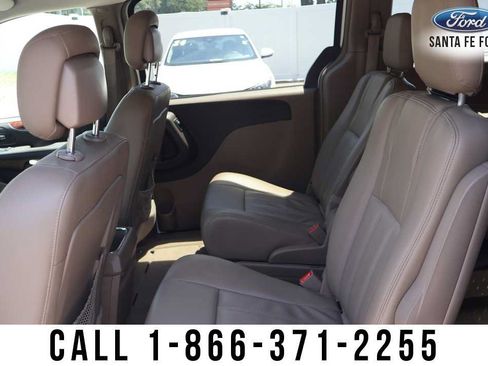 Used 2016 Chrysler Town & Country Touring FWD image 16