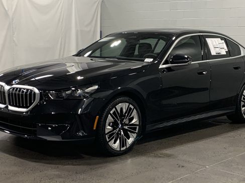 Used 2026 BMW 530i w/ Premium Package RWD image 3