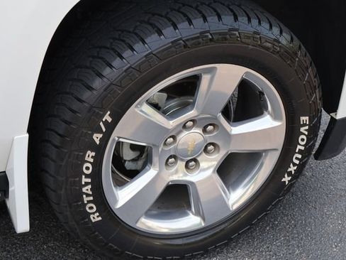 Used 2017 Chevrolet Suburban Premier AWD/4WD image 32