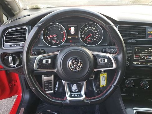 Used 2016 Volkswagen Golf S image 18