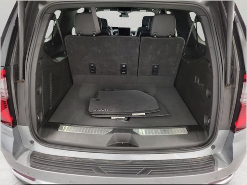 Used 2025 GMC Yukon XL Denali AWD/4WD image 15