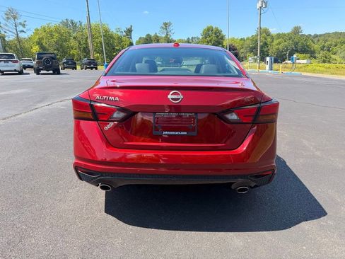 Used 2024 Nissan Altima 2.5 SR FWD image 9