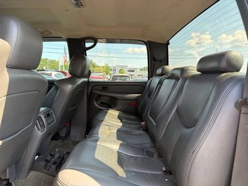 Used 2006 Chevrolet Silverado 2500 LT RWD image 9