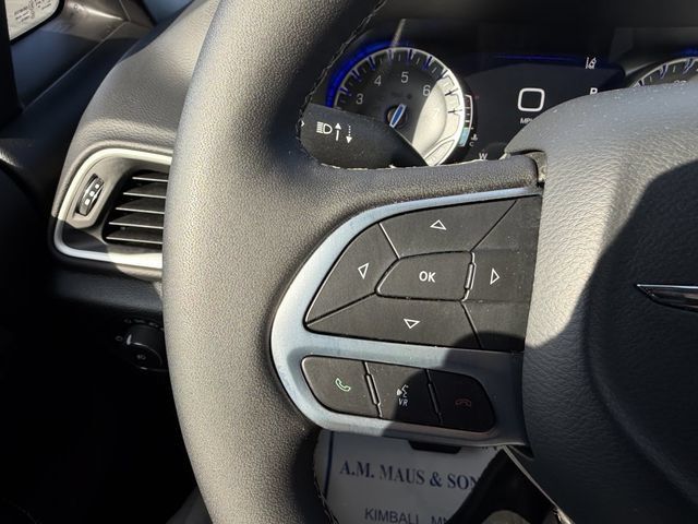 Used 2026 Chrysler Pacifica Select FWD image 19
