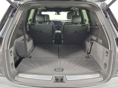 Used 2025 Cadillac XT6 Premium Luxury FWD image 8