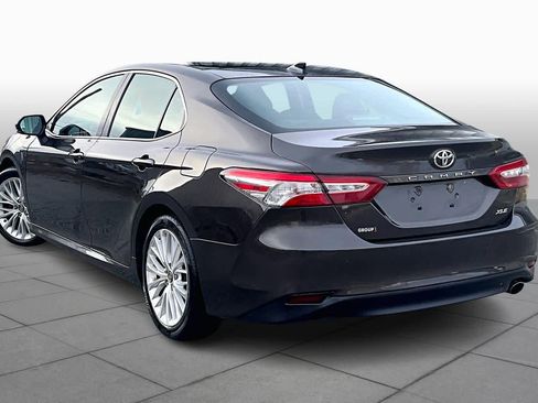 Used 2018 Toyota Camry XLE image 11