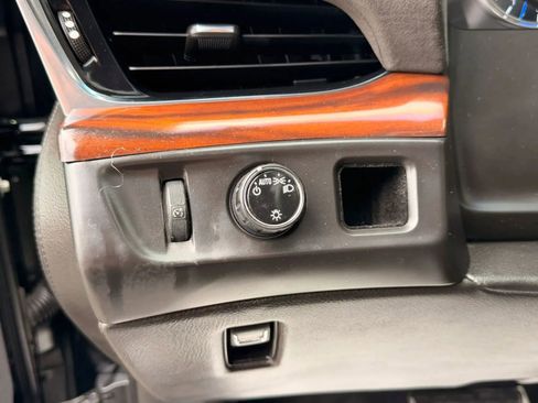 Used 2017 Cadillac Escalade ESV Premium Luxury RWD image 45