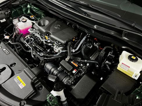 Used 2025 Toyota Sienna Platinum image 11