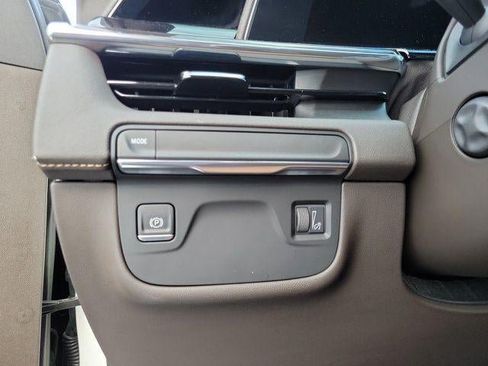 Certified 2023 Cadillac Escalade Premium Luxury RWD image 7