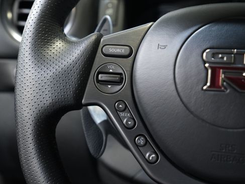 Used 2014 Nissan GT-R Premium image 38