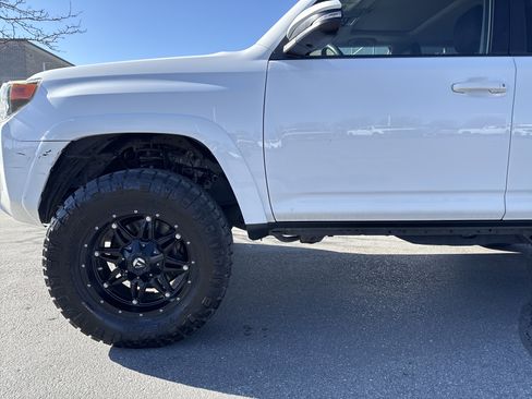 Used 2016 Toyota 4Runner SR5 image 9