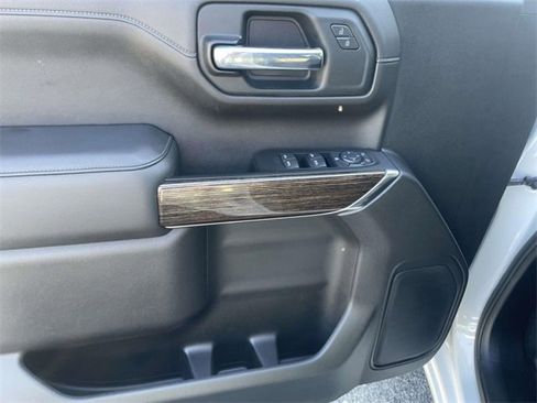 Used 2022 GMC Sierra 1500 SLE image 16