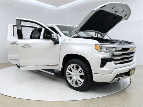 Used 2022 Chevrolet Silverado 1500 High Country w/ Technology Package image 9