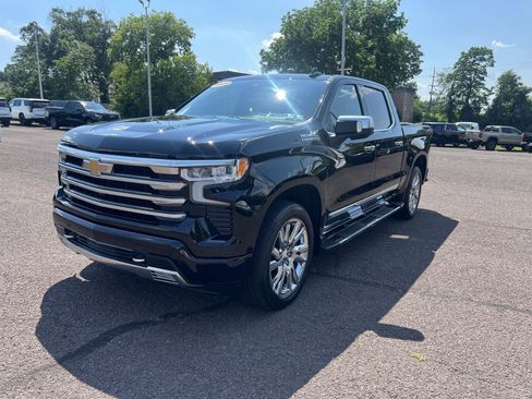 Used 2023 Chevrolet Silverado 1500 High Country w/ High Country Premium Package AWD/4WD image 3
