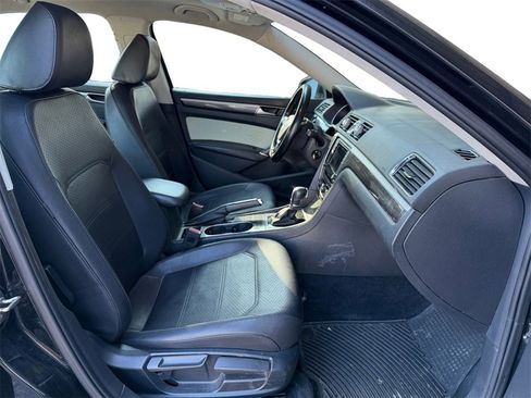 Used 2016 Volkswagen Passat 1.8T SE image 12