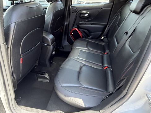 Used 2018 Jeep Renegade Trailhawk AWD/4WD image 22