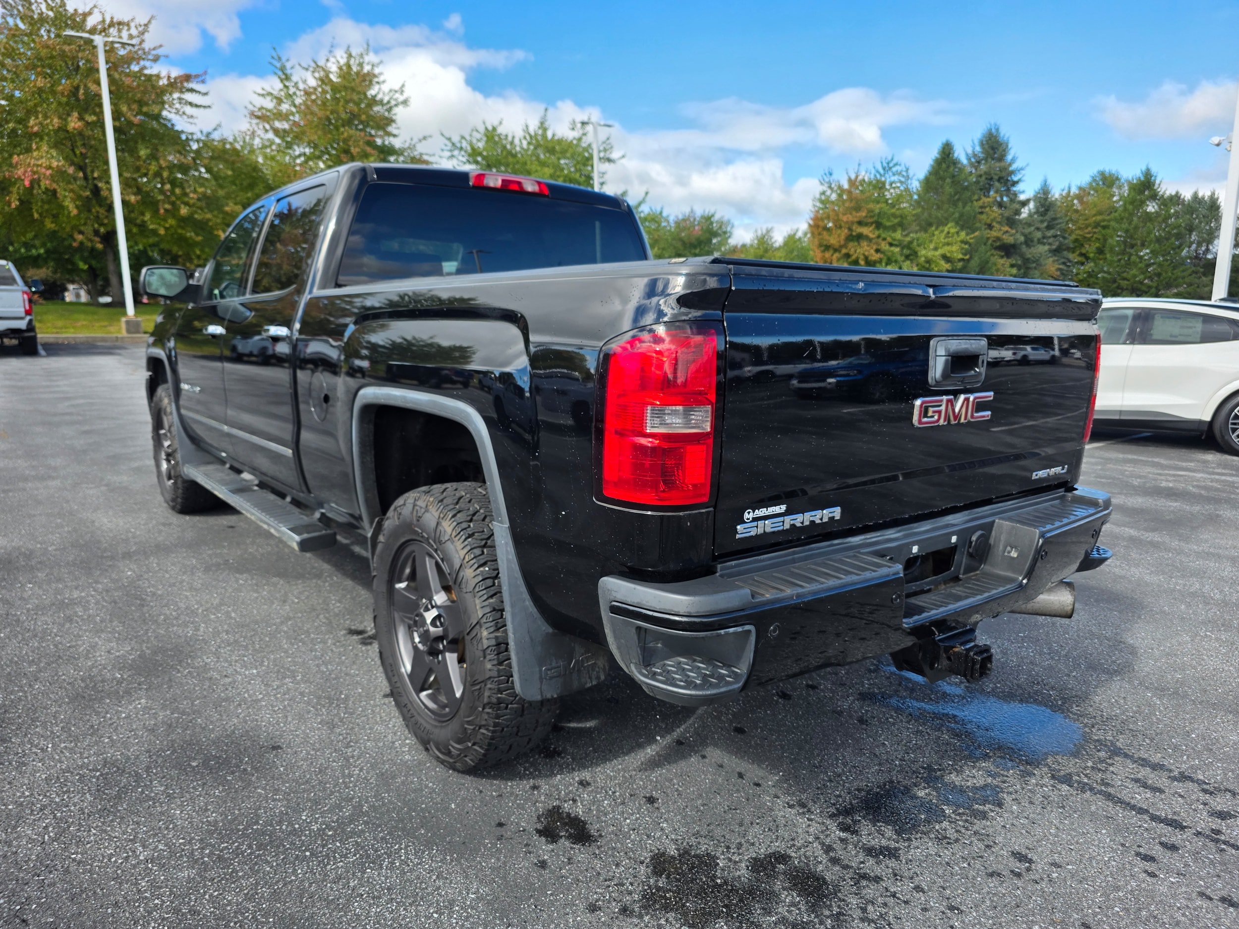 Used 2015 GMC Sierra 2500 Denali w/ Duramax Plus Package AWD/4WD image 3