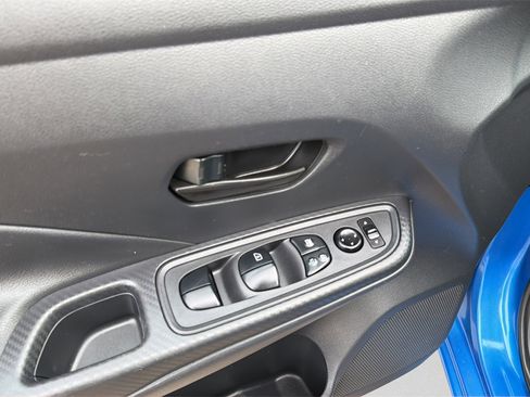 Used 2022 Nissan Versa S image 21