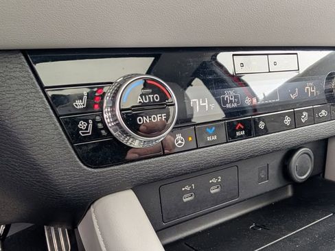 Used 2025 Mitsubishi Outlander SEL image 5