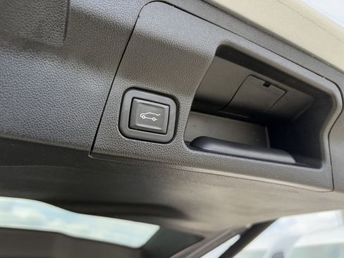 Used 2023 GMC Acadia SLE w/ Driver Convenience Package image 33