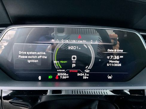Used 2023 Audi e-tron Premium Plus w/ Premium Plus Package AWD/4WD image 38