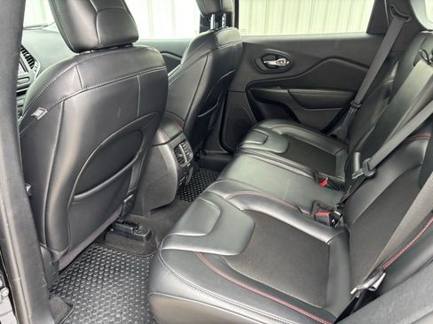 Used 2020 Jeep Cherokee Trailhawk w/ Cold Weather Group image 28