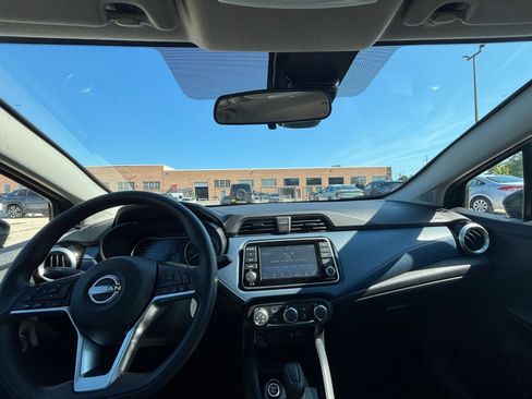 Used 2025 Nissan Versa SV FWD image 30