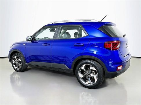 Used 2023 Hyundai Venue Limited image 5