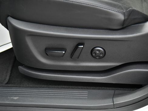 Used 2024 Nissan Ariya FWD image 16