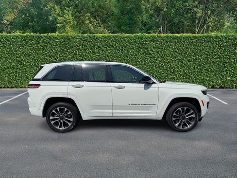 Used 2022 Jeep Grand Cherokee Overland w/ Luxury Tech Group IV AWD/4WD image 2