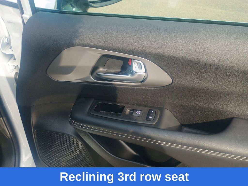 Used 2025 Chrysler Pacifica Select FWD image 17