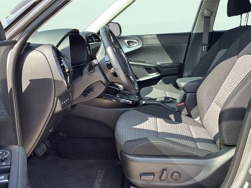 Certified 2025 Kia Soul EX FWD image 22