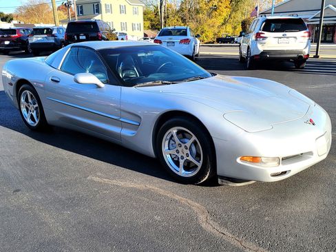 Used 2000 Chevrolet Corvette Coupe w/ Memory Pkg RWD image 2