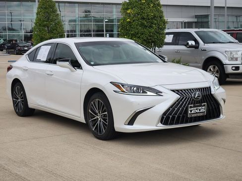 Used 2024 Lexus ES 250 w/ Premium Package image 3