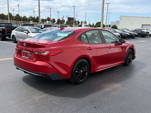 Used 2026 Toyota Camry SE FWD image 9