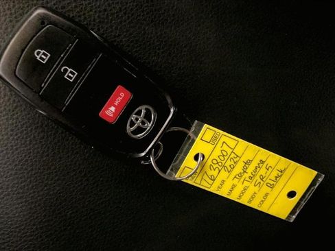 Used 2024 Toyota Tacoma SR5 AWD/4WD image 11