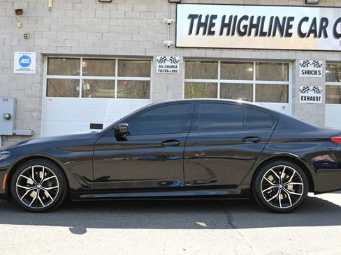 Used 2022 BMW 540i xDrive w/ M Sport Package image 3