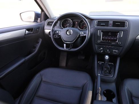 Used 2017 Volkswagen Jetta SE FWD image 22