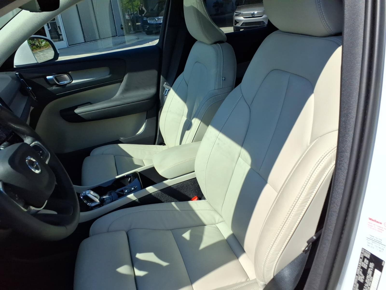 Used 2024 Volvo XC40 B5 Plus AWD/4WD image 19