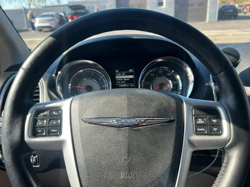 Used 2016 Chrysler Town & Country Touring w/ Driver Convenience Group FWD image 19