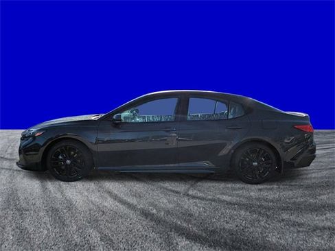 Used 2025 Toyota Camry SE image 7