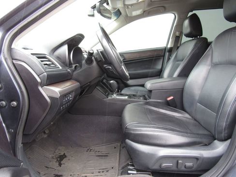 Used 2017 Subaru Outback 2.5i Limited image 11