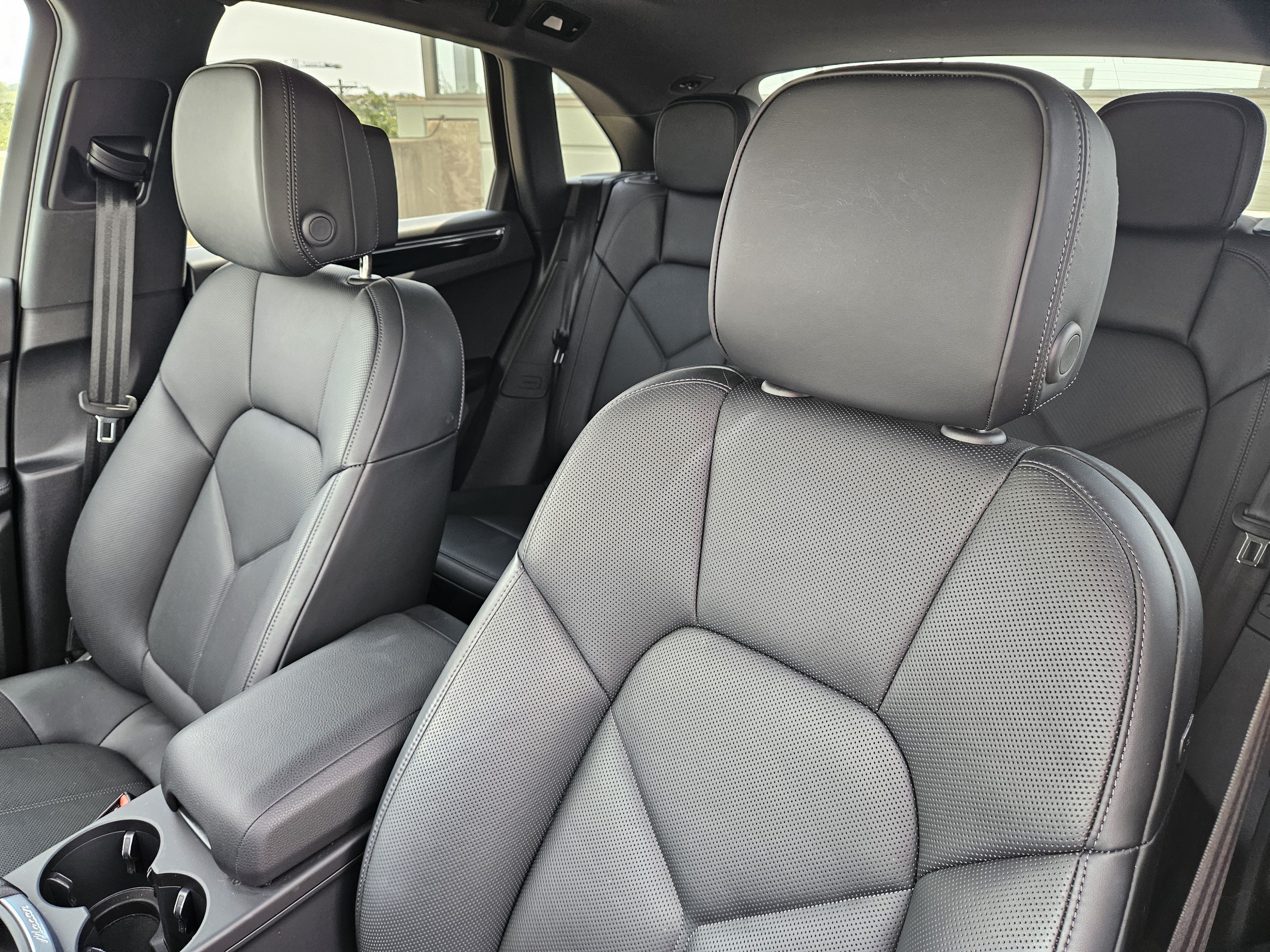 Certified 2026 Porsche Macan AWD/4WD image 6