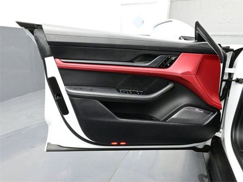 Used 2020 Porsche Taycan Turbo S image 7