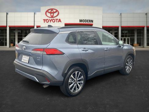 Certified 2025 Toyota Corolla Cross XLE image 5